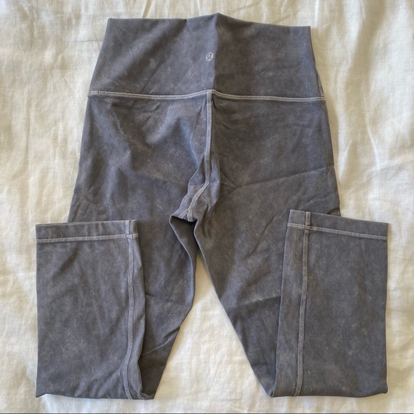 lululemon Hi-rise Wunder Under Crop - Luna Wash - Size 6 - Picture 3 of 4